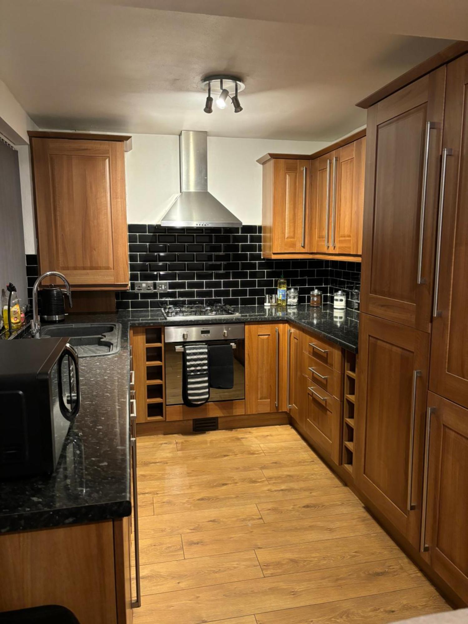 Cozy 3 Bed Home In Halifax With Secure Parking - Long & Short Stays Welcome! Luaran gambar