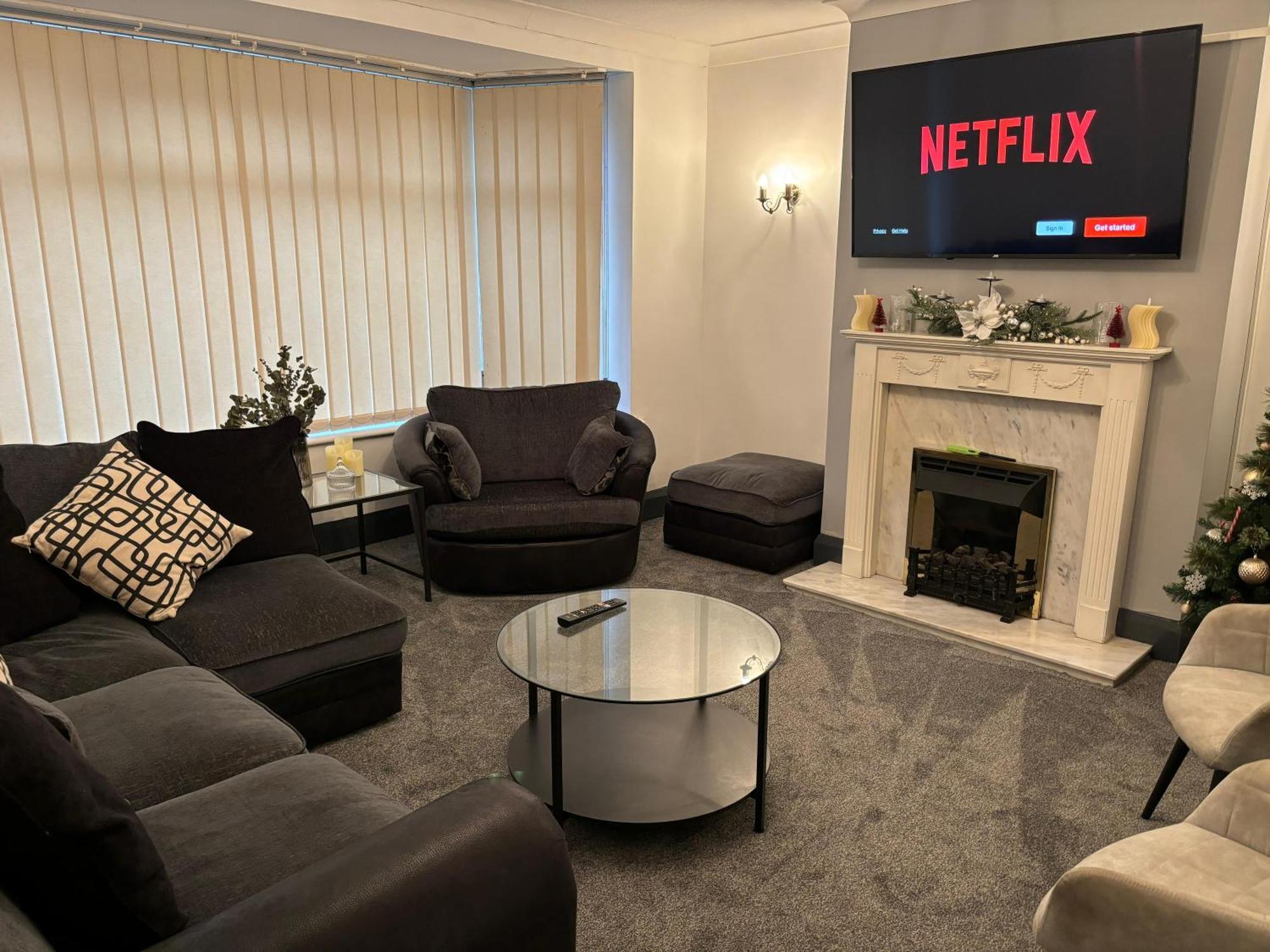 Cozy 3 Bed Home In Halifax With Secure Parking - Long & Short Stays Welcome! Luaran gambar